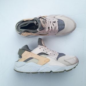 Nike Huarache Women's size 8 Pink Gray